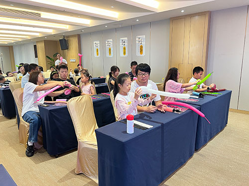 【月滿華誕 匠心傳(chuan)情】創力(li)集(ji)團(tuán)舉辦(bàn)“團(tuán)圓慶華誕”親子(zi)活動(dòng)​(圖2)