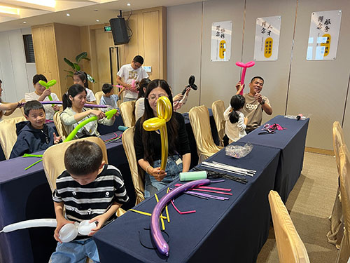 【月滿華誕 匠心傳(chuan)情】創力(li)集(ji)團(tuán)舉辦(bàn)“團(tuán)圓慶華誕”親子(zi)活動(dòng)​(圖3)